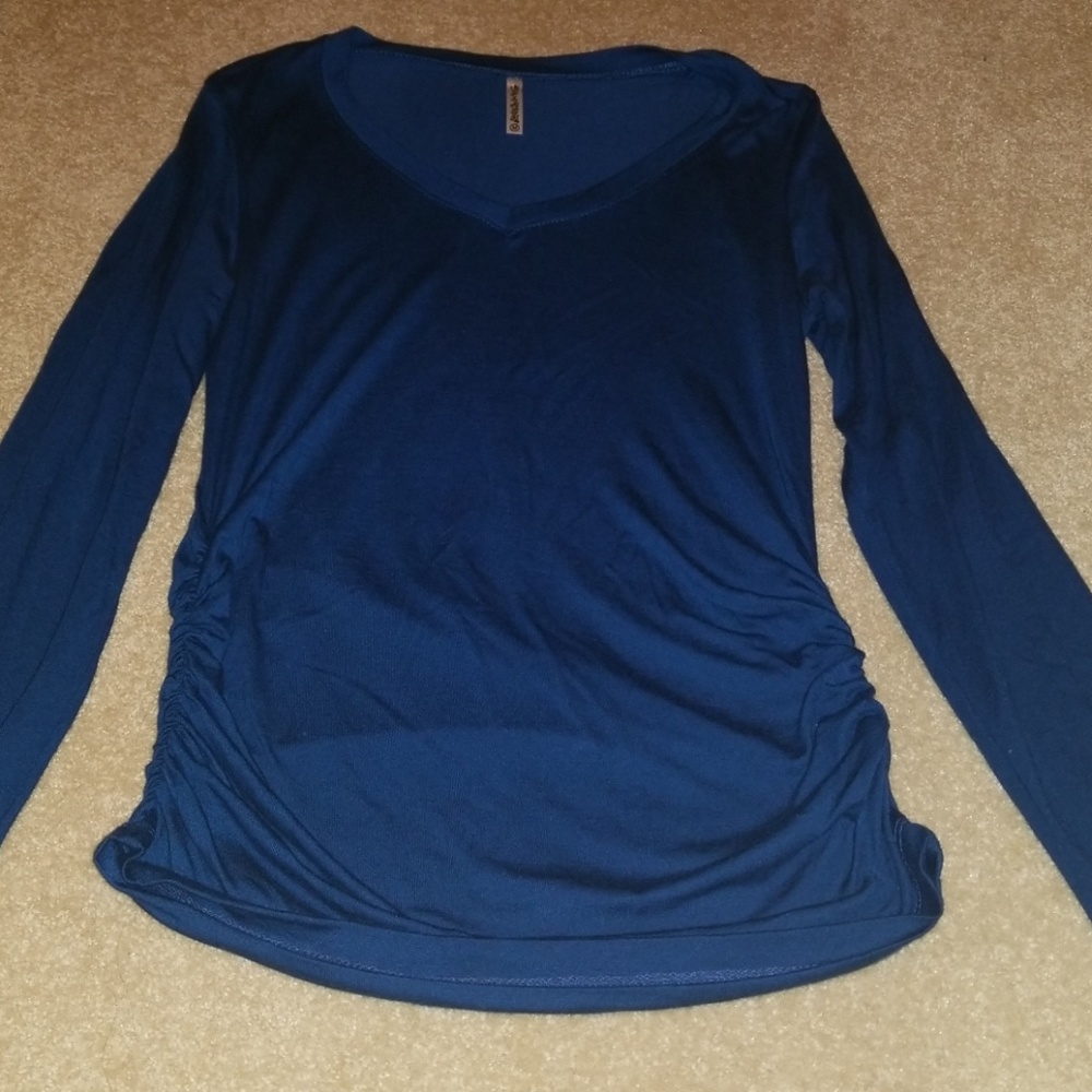 Long sleeve stretchy shirt